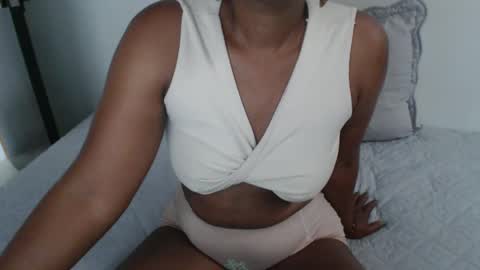 luxa online show from 02/19/25, 01:50