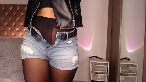 Rouss marie henao  online show from 10/19/25, 09:32