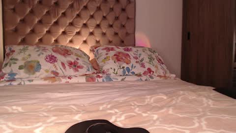 Rouss marie henao  online show from 04/08/26, 02:00