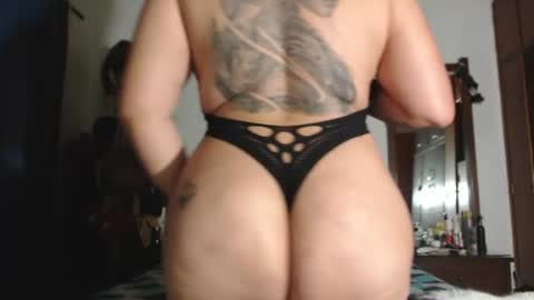 Snapshot of rousse_ellise1 chatting on 06/19/26, 02:38 rousse online show from 06/19/26, 02:38