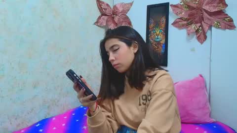 rousse_violet online show from 01/09/25, 08:44