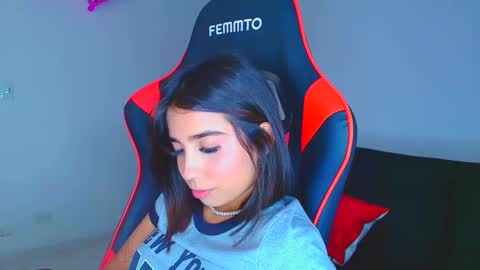 rousse_violet online show from 09/08/25, 09:25