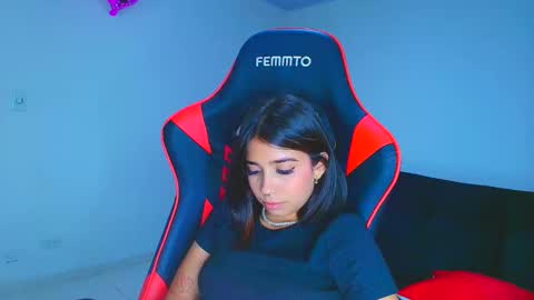 rousse_violet online show from 09/10/25, 10:43