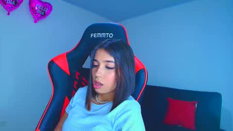 rousse_violet online show from 10/17/25, 10:23