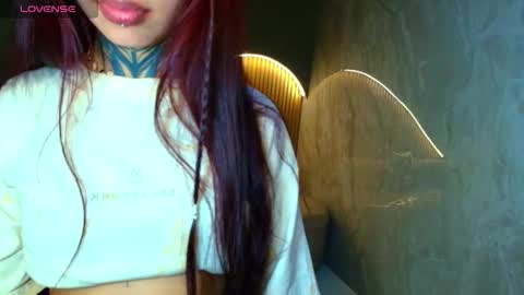 Snapshot of roux_r chatting on 02/18/26, 09:11 Roux online show from 02/18/26, 09:11