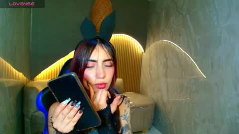 Snapshot of roux_r chatting on 02/25/26, 08:18 Roux online show from 02/25/26, 08:18