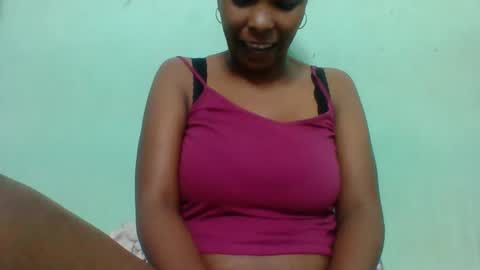 Snapshot of rovaelyah chatting on 09/19/25, 04:18 rovaelyah online show from 09/19/25, 04:18