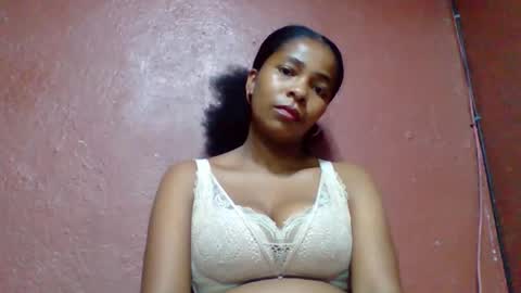 Snapshot of rovaelyah chatting on 10/19/25, 03:18 rovaelyah online show from 10/19/25, 03:18