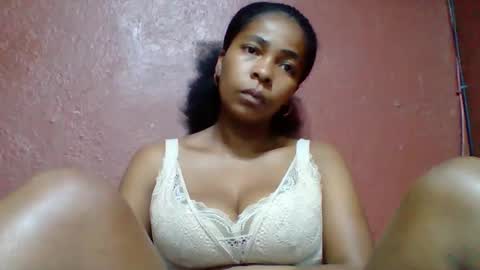 Snapshot of rovaelyah chatting on 10/20/25, 02:45 rovaelyah online show from 10/20/25, 02:45