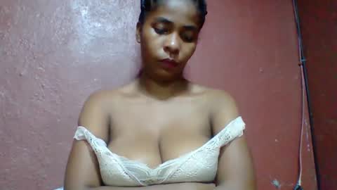 Snapshot of rovaelyah chatting on 10/21/25, 02:18 rovaelyah online show from 10/21/25, 02:18