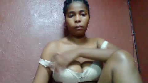 Snapshot of rovaelyah chatting on 10/22/25, 02:39 rovaelyah online show from 10/22/25, 02:39