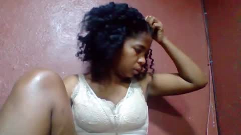 Snapshot of rovaelyah chatting on 10/23/25, 02:44 rovaelyah online show from 10/23/25, 02:44