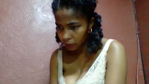 Snapshot of rovaelyah chatting on 10/23/25, 02:49 rovaelyah online show from 10/23/25, 02:49