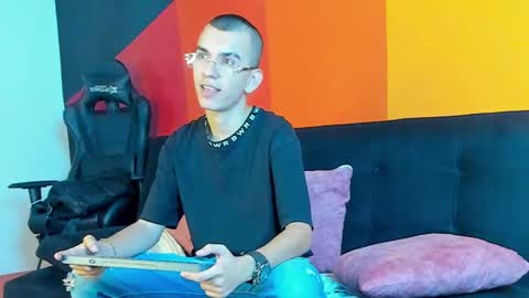 Rowan online show from 09/23/25, 02:09