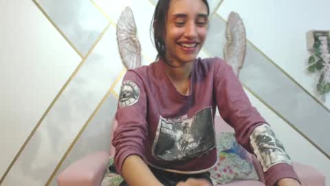 Snapshot of roxana_cyrano chatting on 01/14/25, 07:00 online show from 01/14/25, 07:00