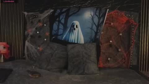 roxana_scottt online show from 10/31/25, 11:11