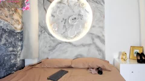 roxanaborns online show from 10/29/25, 01:02