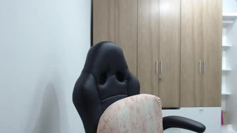 Roxana online show from 11/18/25, 09:19