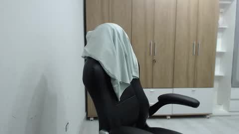 Roxana online show from 11/29/25, 04:37