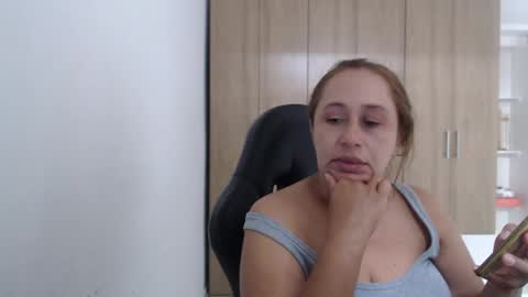 Roxana online show from 04/19/26, 07:16