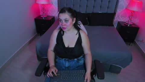 Snapshot of roxanebrown chatting on 03/28/26, 04:50 roxanebrown online show from 03/28/26, 04:50