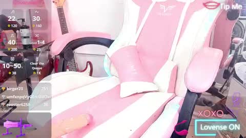 Snapshot of roxaneevans_ chatting on 01/11/25, 07:38 Roxane online show from 01/11/25, 07:38