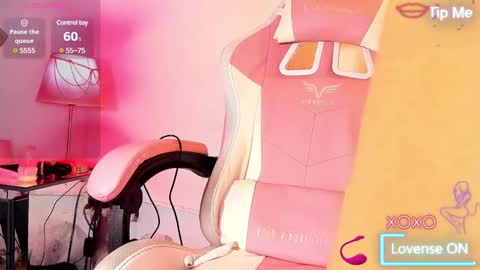 Snapshot of roxaneevans_ chatting on 01/20/25, 10:18 Roxane online show from 01/20/25, 10:18