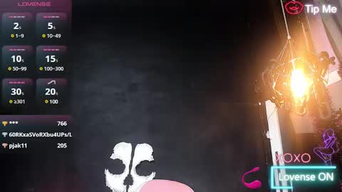 Snapshot of roxaneevans_ chatting on 02/17/25, 01:32 Roxane online show from 02/17/25, 01:32