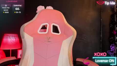 Snapshot of roxaneevans_ chatting on 03/06/25, 10:09 Roxane online show from 03/06/25, 10:09