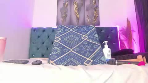 Snapshot of roxanna_0 chatting on 07/08/26, 10:53 Roxanna online show from 07/08/26, 10:53