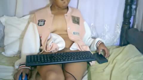 Snapshot of roxanne_98 chatting on 02/16/25, 03:37 roxanne_98 online show from 02/16/25, 03:37