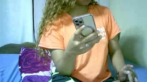 roxanne_98 online show from 01/10/26, 04:53