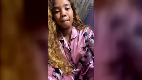 roxanne_98 online show from 04/06/26, 04:30