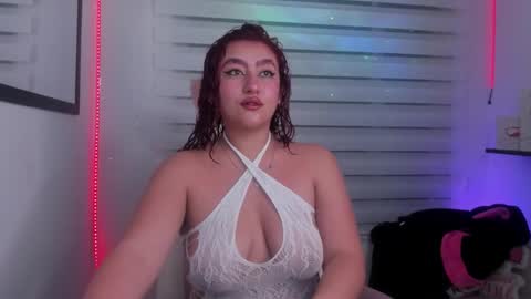 Snapshot of roxanne_morelli chatting on 02/04/26, 12:11 roxanne online show from 02/04/26, 12:11