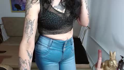 Roxanne online show from 11/29/25, 01:36