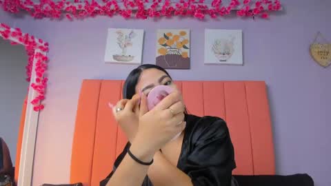 Juliana 3 online show from 05/21/26, 12:12