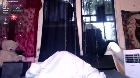 Snapshot of roxanneroulette chatting on 07/18/26, 02:32 Silver online show from 07/18/26, 02:32