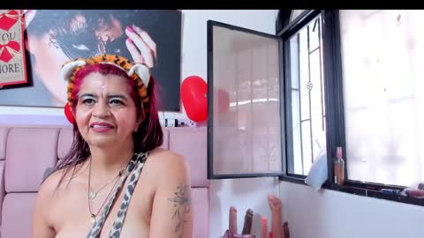 Snapshot of roxettemature chatting on 02/07/25, 11:45 RoxetteMature online show from 02/07/25, 11:45