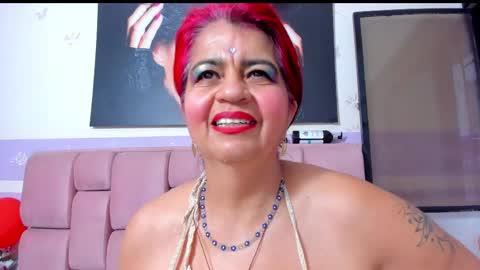 Snapshot of roxettemature chatting on 02/24/25, 11:32 RoxetteMature online show from 02/24/25, 11:32