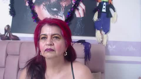 Snapshot of roxettemature chatting on 10/19/25, 12:06 RoxetteMature online show from 10/19/25, 12:06