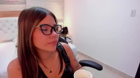 R O X Y  online show from 05/14/26, 07:31