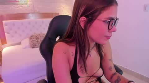 R O X Y  online show from 05/21/26, 07:43