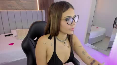 R O X Y  online show from 05/23/26, 07:40