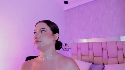 Roxie  online show from 01/05/25, 07:17