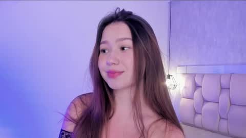 Roxie  online show from 04/22/26, 07:48