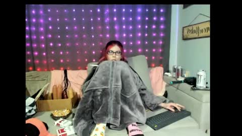 roxihazeleyes online show from 02/24/25, 07:22