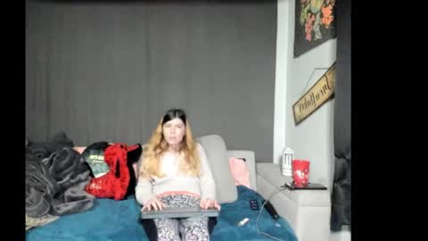 roxihazeleyes online show from 02/25/26, 12:42