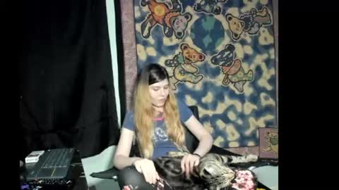 Snapshot of roxihazeleyes chatting on 07/20/26, 05:44 roxihazeleyes online show from 07/20/26, 05:44