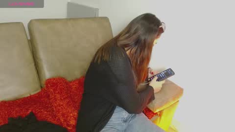 Snapshot of roxxxann666 chatting on 02/25/25, 03:31 roxxxann666 online show from 02/25/25, 03:31