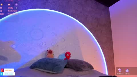 Snapshot of roxxxevelvet chatting on 02/21/25, 04:37 Roxx IG online show from 02/21/25, 04:37